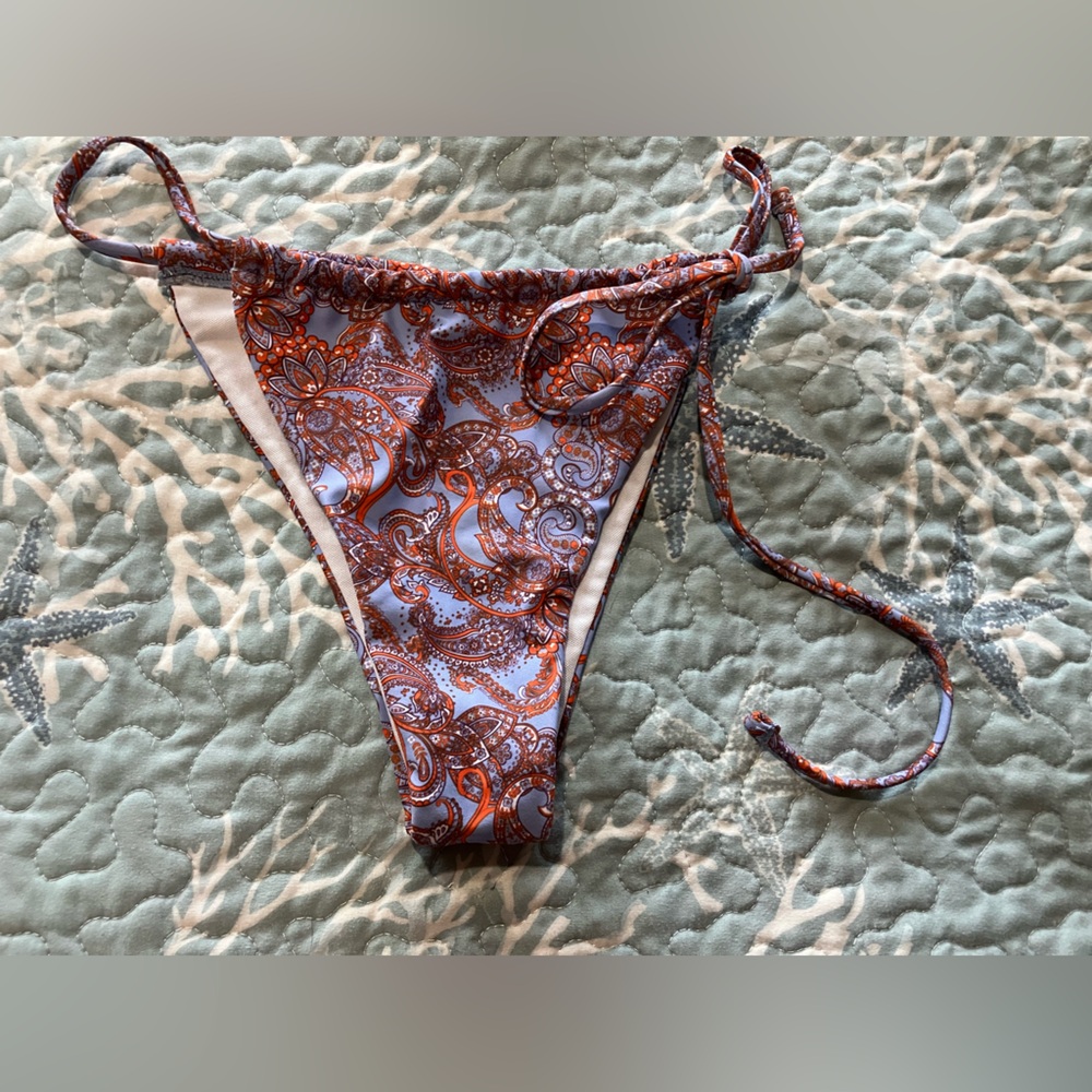 Fashion Nova woman size large bikini swim bottoms
